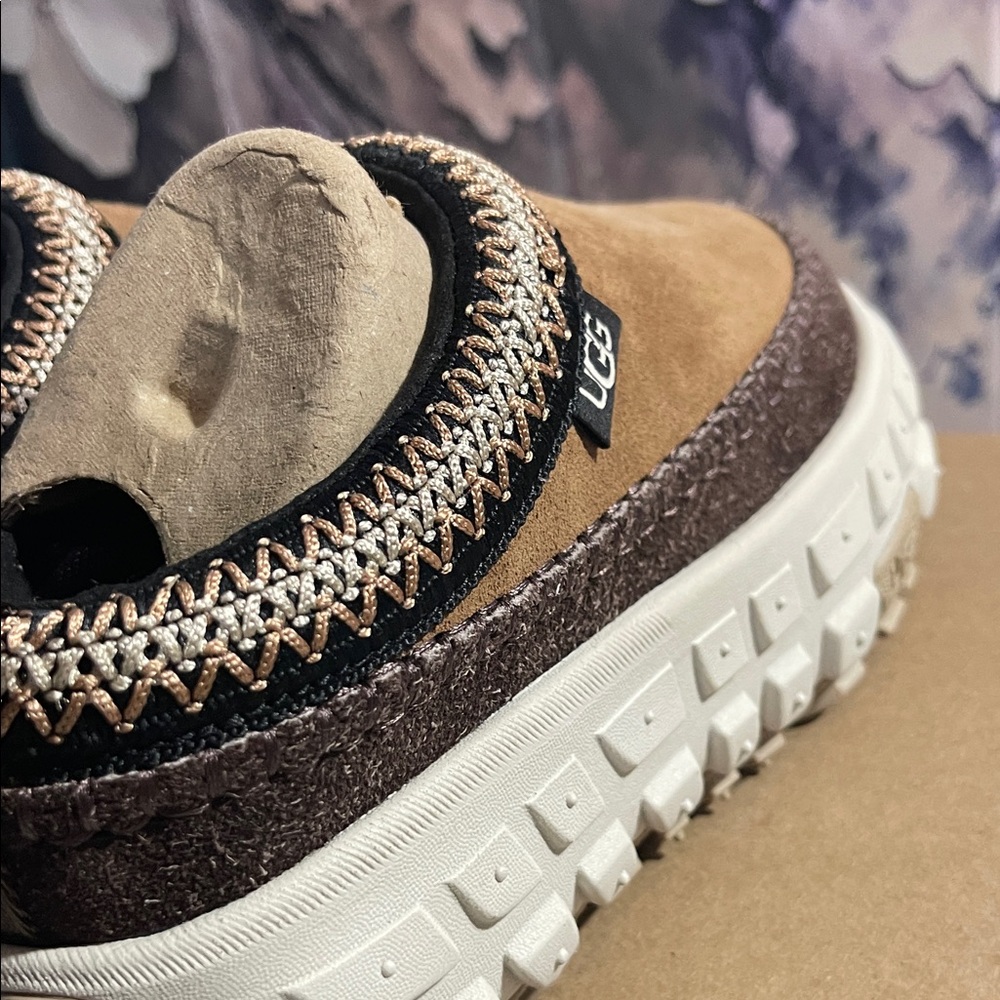 UGG Venture Daze Women's Tan and Cream Mules - Picture 10 of 11